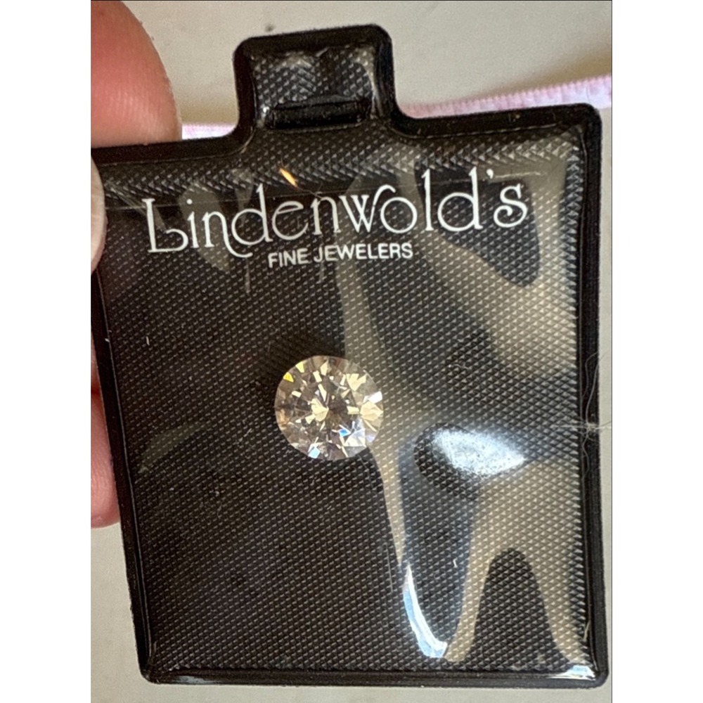 Loose Round Cut Lindenwold's‎ Fine Jewelers Gemstone Sparkly Elegant